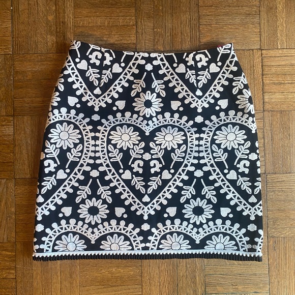 Sara Campbell Black and White Floral Skirt - Picture 1 of 4